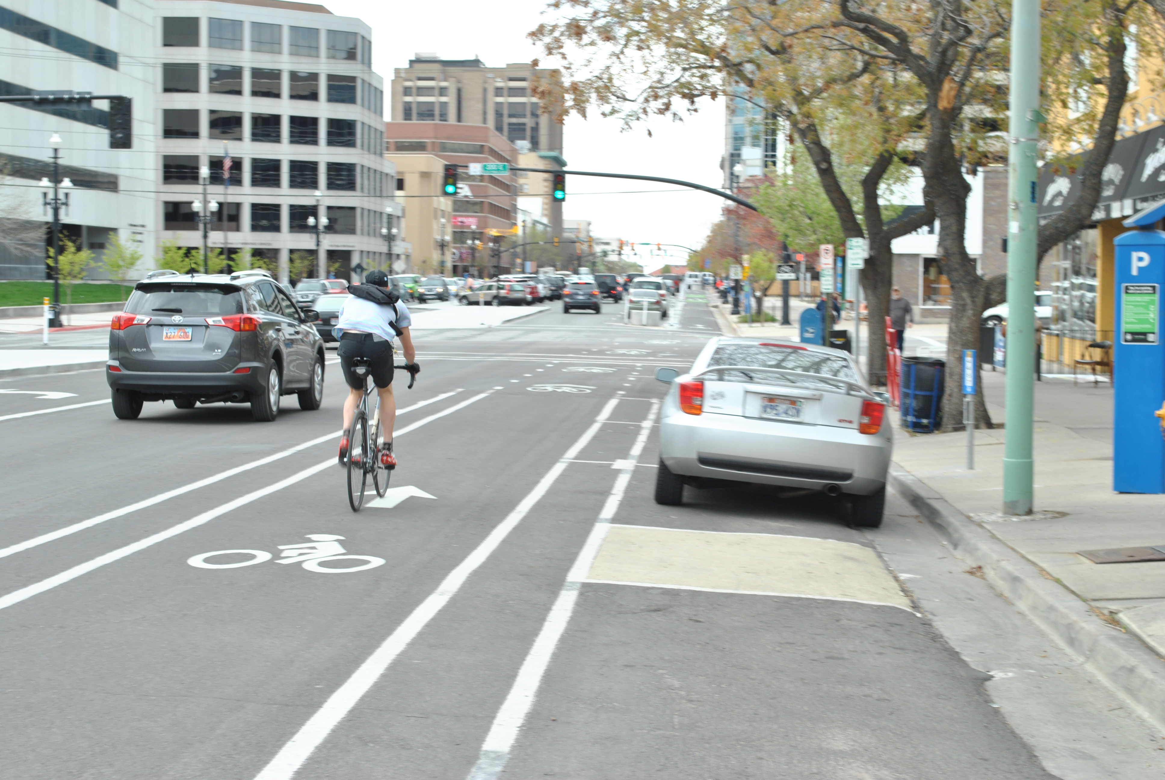 300 South Bikepath: Cyclists Still Use the Sidewalk