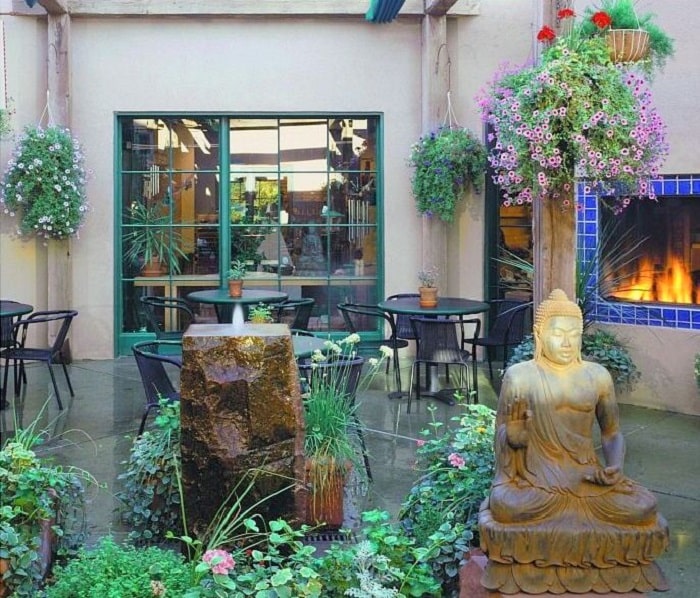 The Oasis Cafe in Salt Lake City is truly a jewel of a retreat in which to enjoy great food, good libations, and cherished company.