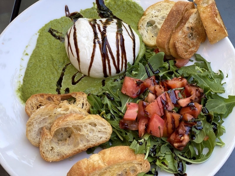 Fido-Friendly: Sunday Brunch at One-0-Eight