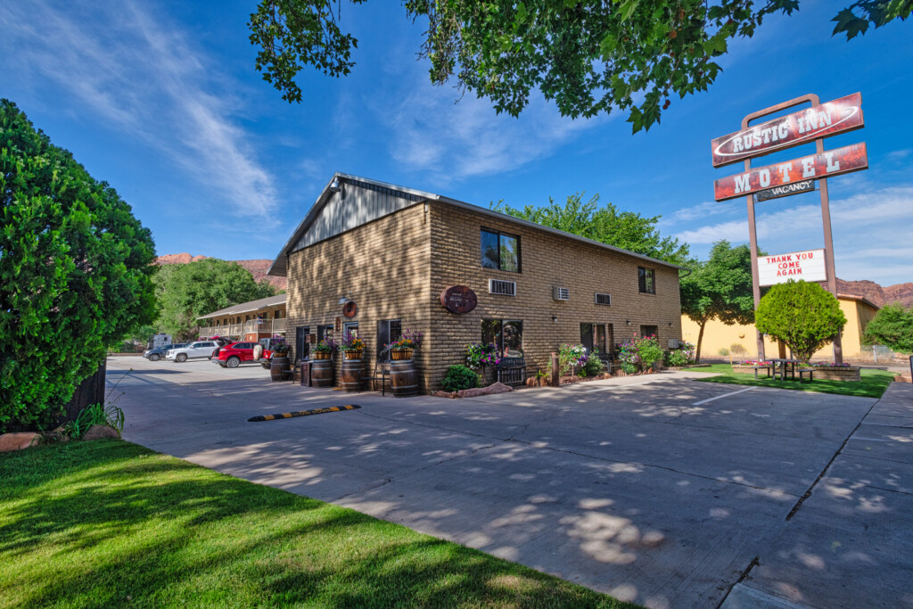 Moab Rustic Inn: Walkable Lodging Near Mill Creek Trail